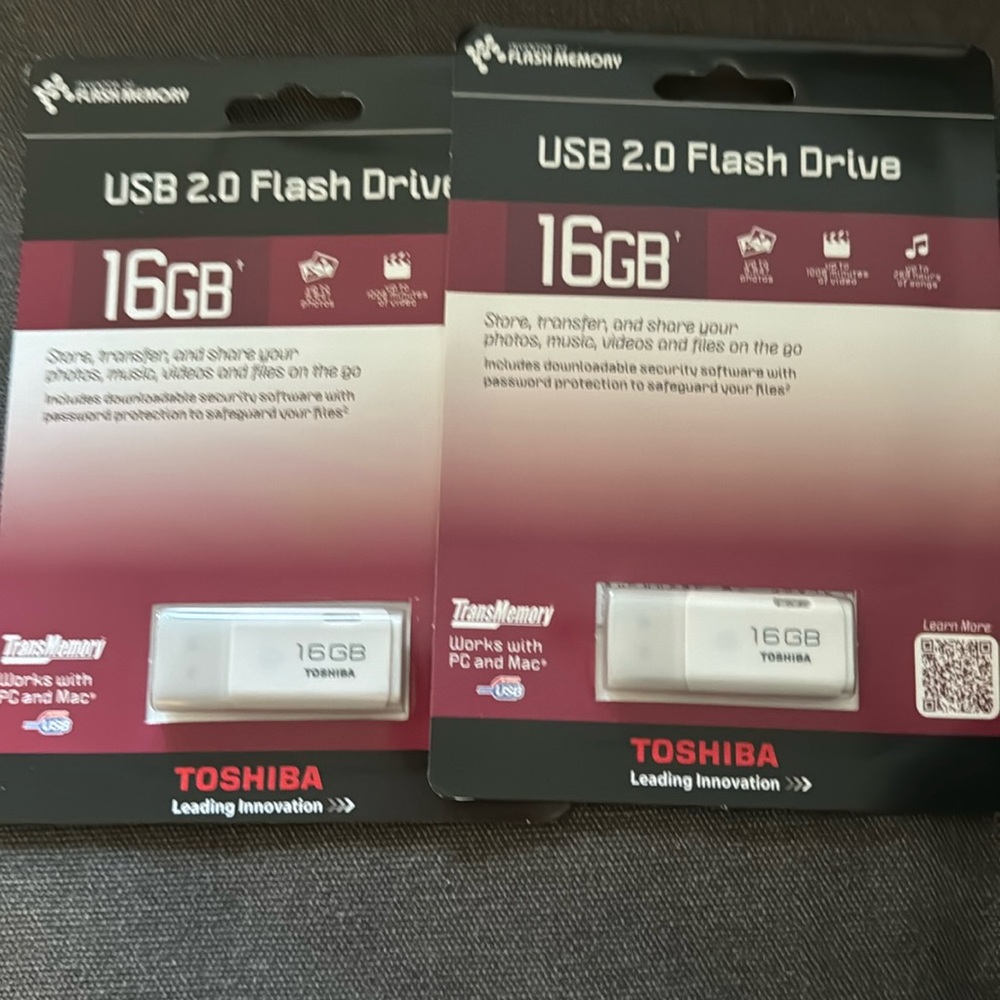 USB 2.0 flash drives nib quantity 2